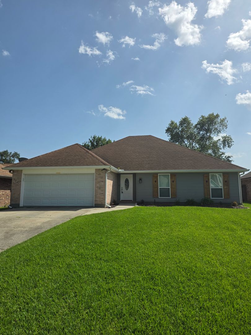 Water Front Living 3 Bedroom 2 Bath Open Floor Plan No Carpet – photo 1 of 21