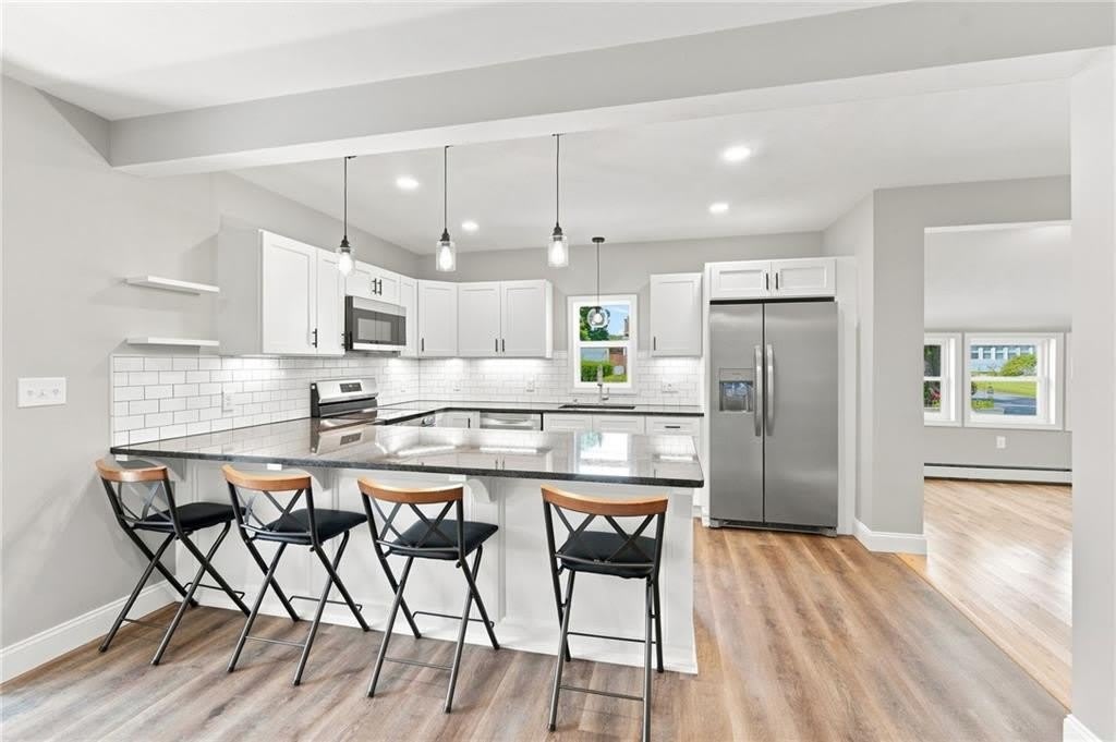 20 Grace Avenue – photo 1