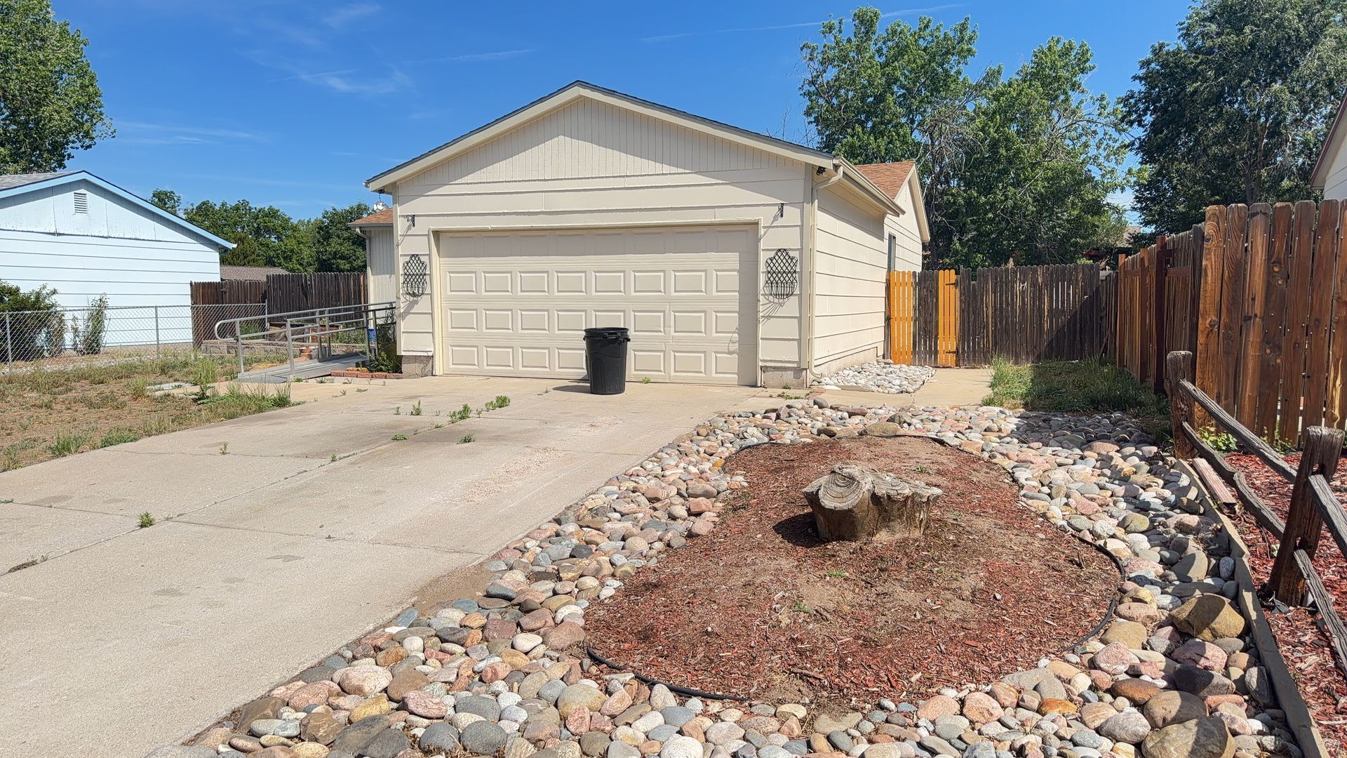 Charming 3 Bed 1 Bath Home – photo 1