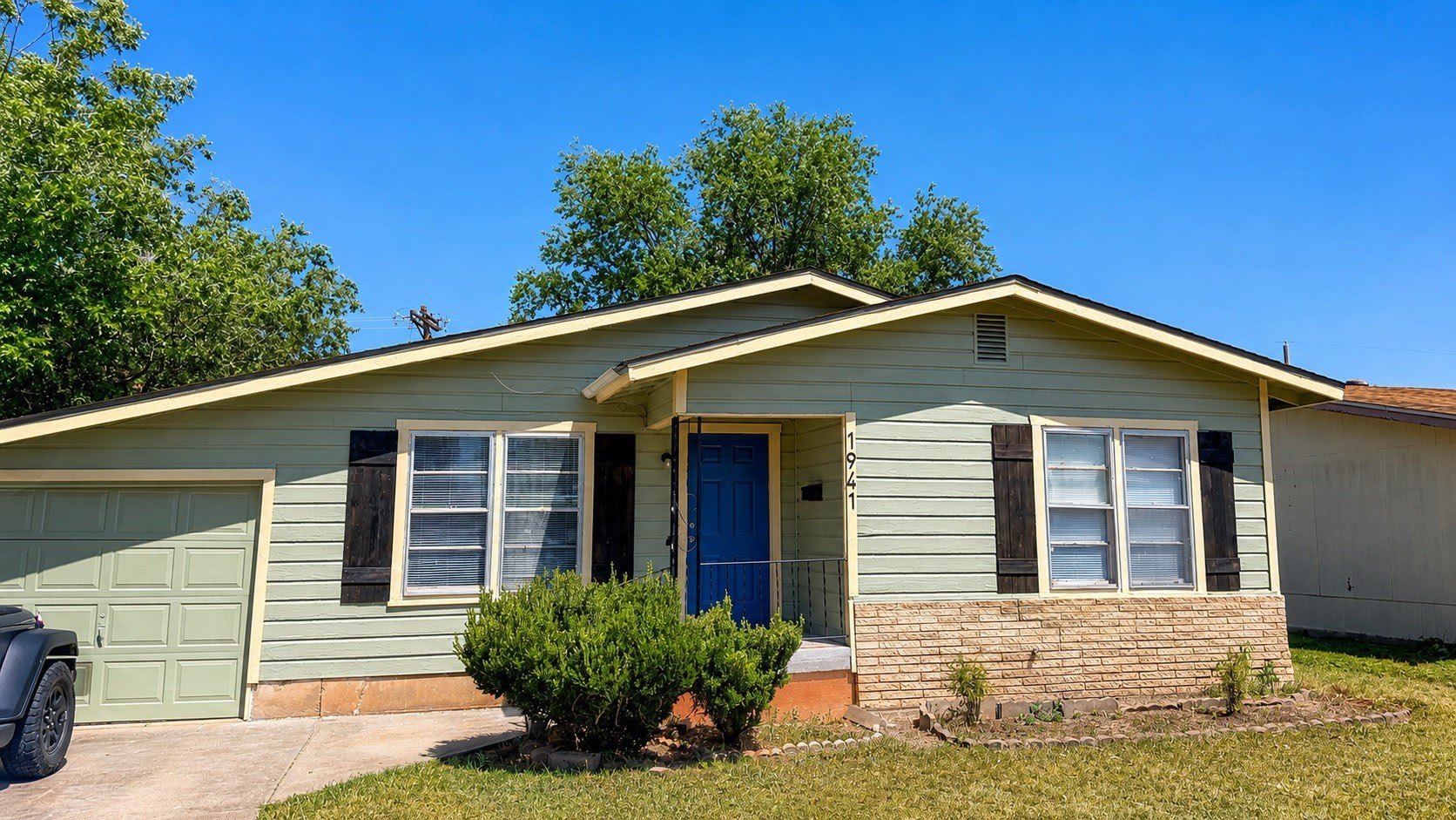 1941 N Mockingbird Lane – photo 1