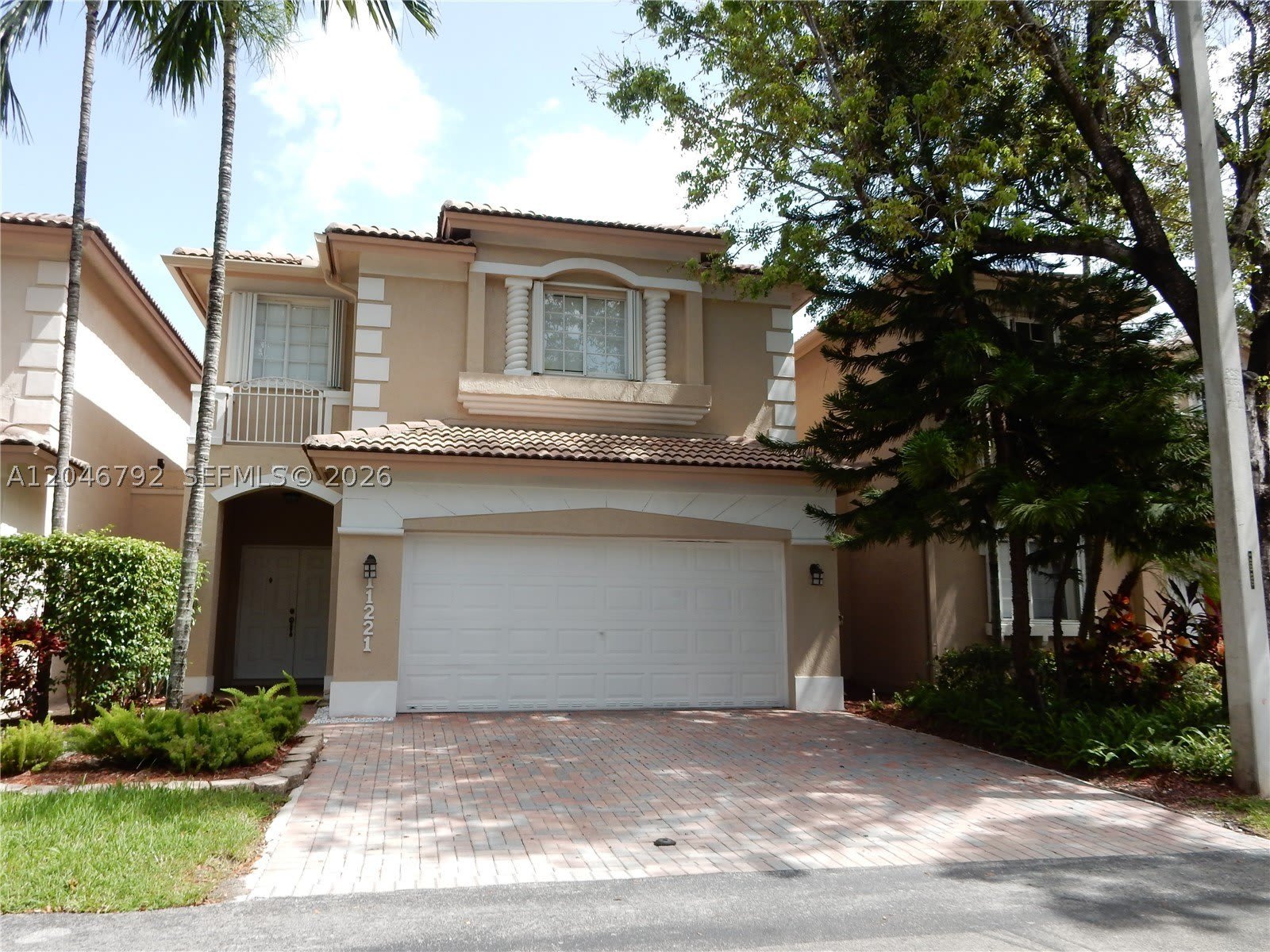 11221 NW 73rd St – photo 1