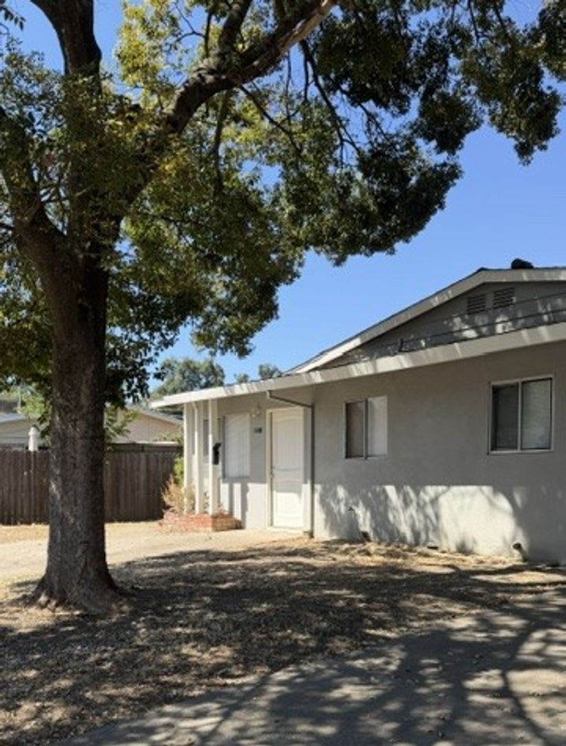 Duplex for RENT! – photo 1