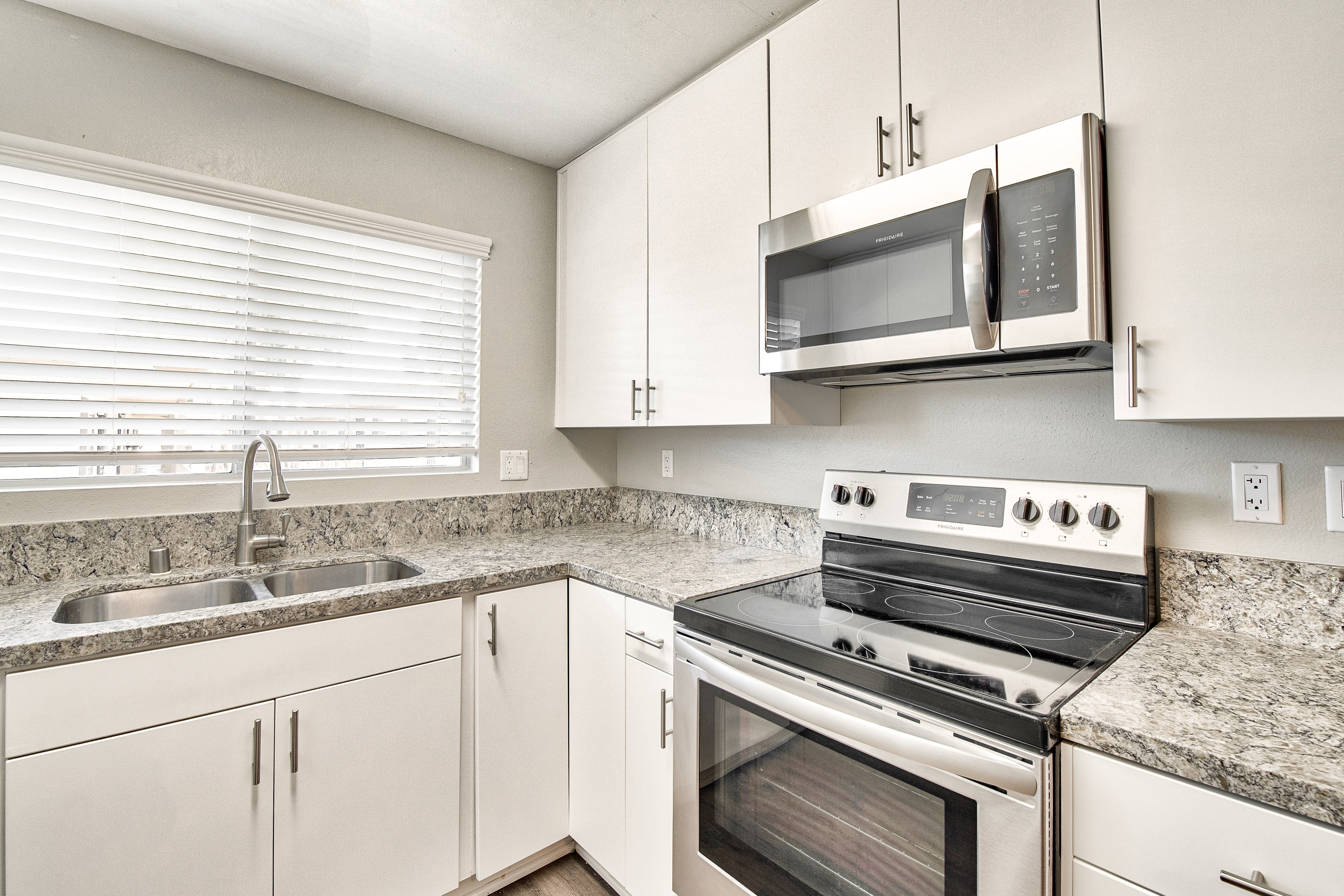 Monterey Apartments – photo 1