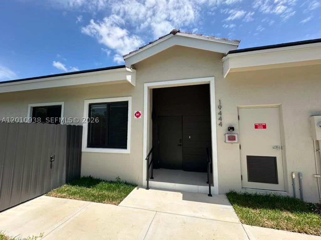 19444 SW 125th AVE – photo 1 of 17