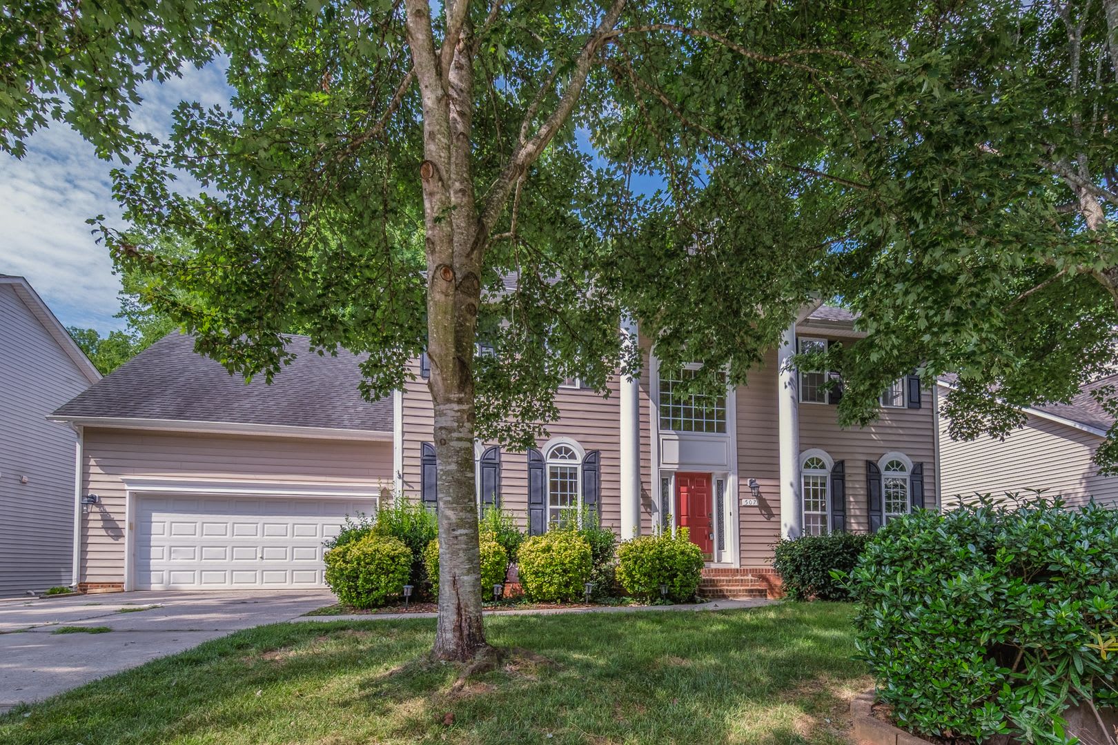 Spacious 4BR/4BA Home with Bonus Room & Flexible 5th Bedroom Option – photo 1