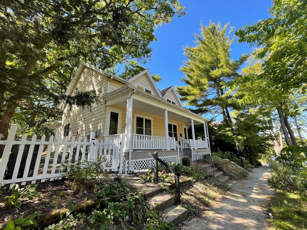 214 N Dickinson St – photo 1