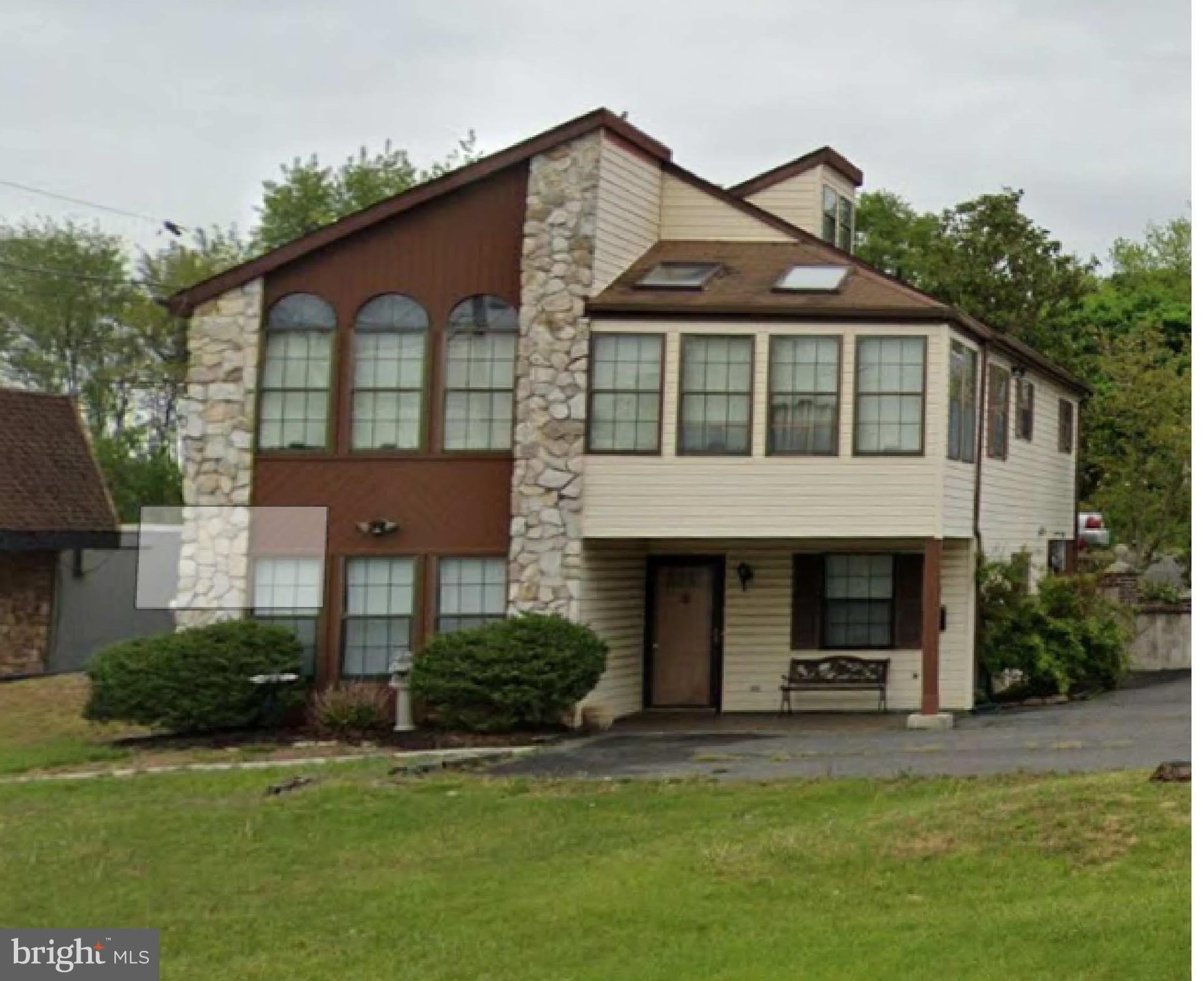 1014 MANTUA Pike