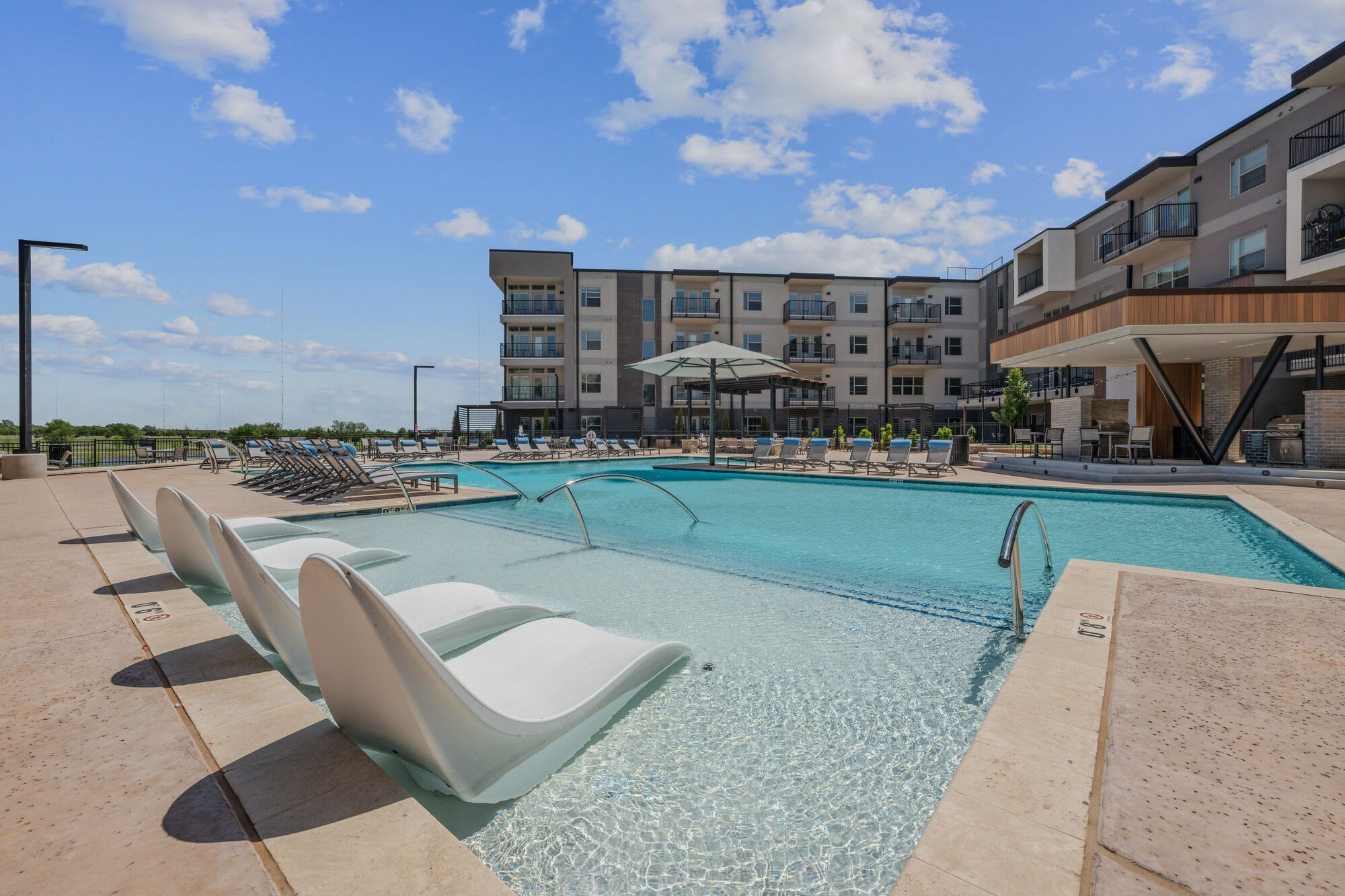 BroadVue Apartments – photo 1