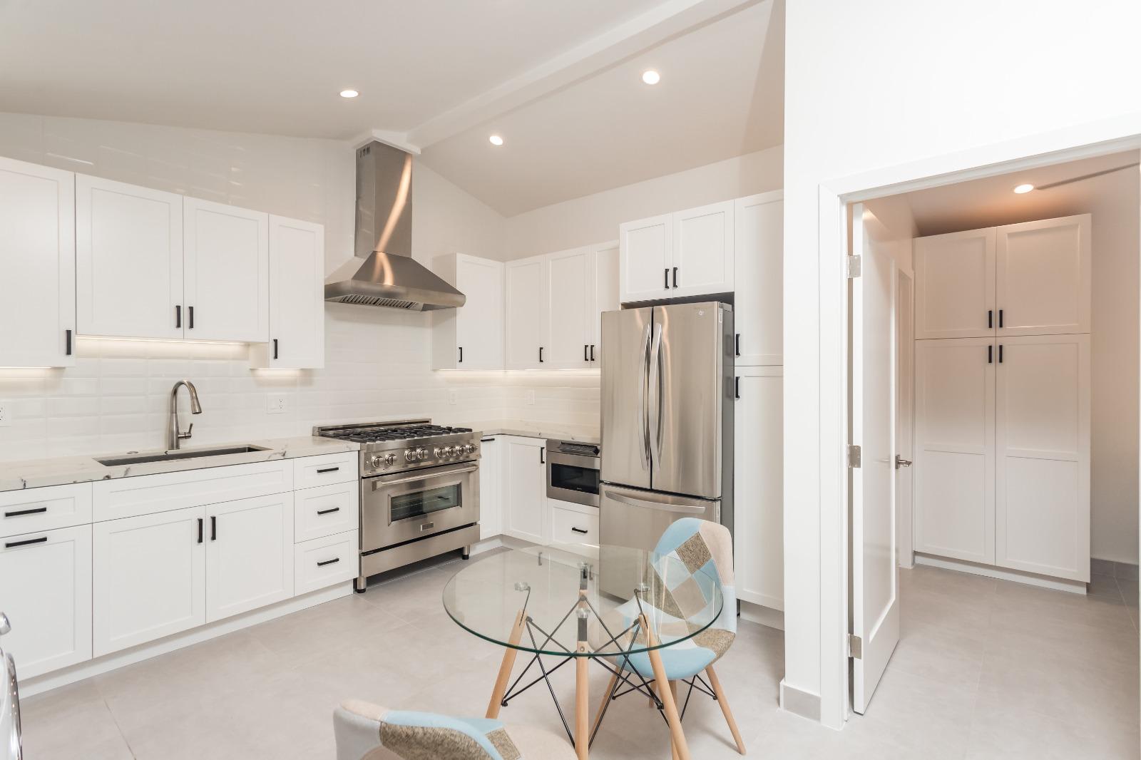 6543 Van Nuys Boulevard – photo 1
