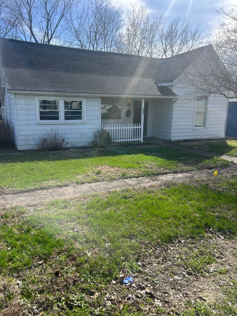 3 bed, 1.5 bath home for rent in Princeton, Indiana – photo 1 of 10