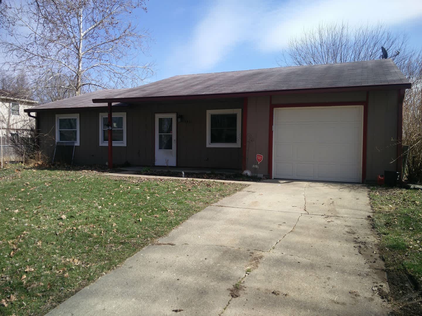 Great 3 Bedroom 1 5 Bath Home With One Car Attached Garage In Decatur Township – photo 1