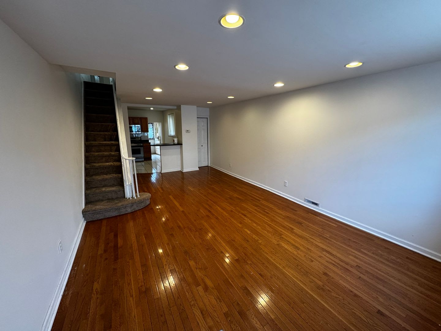 Updated Rowhome in South Philly – photo 1