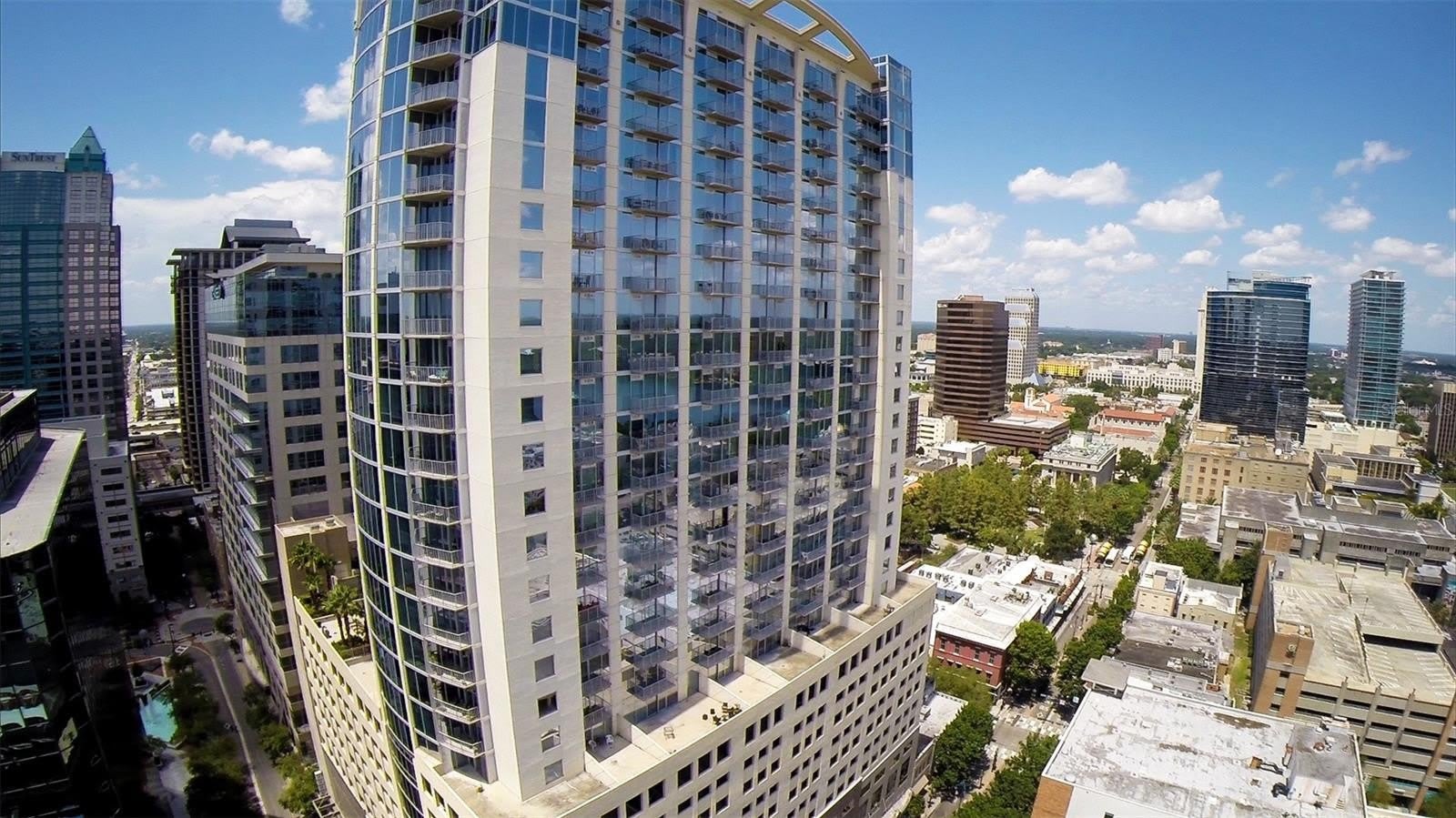 155 S COURT Avenue – photo 1