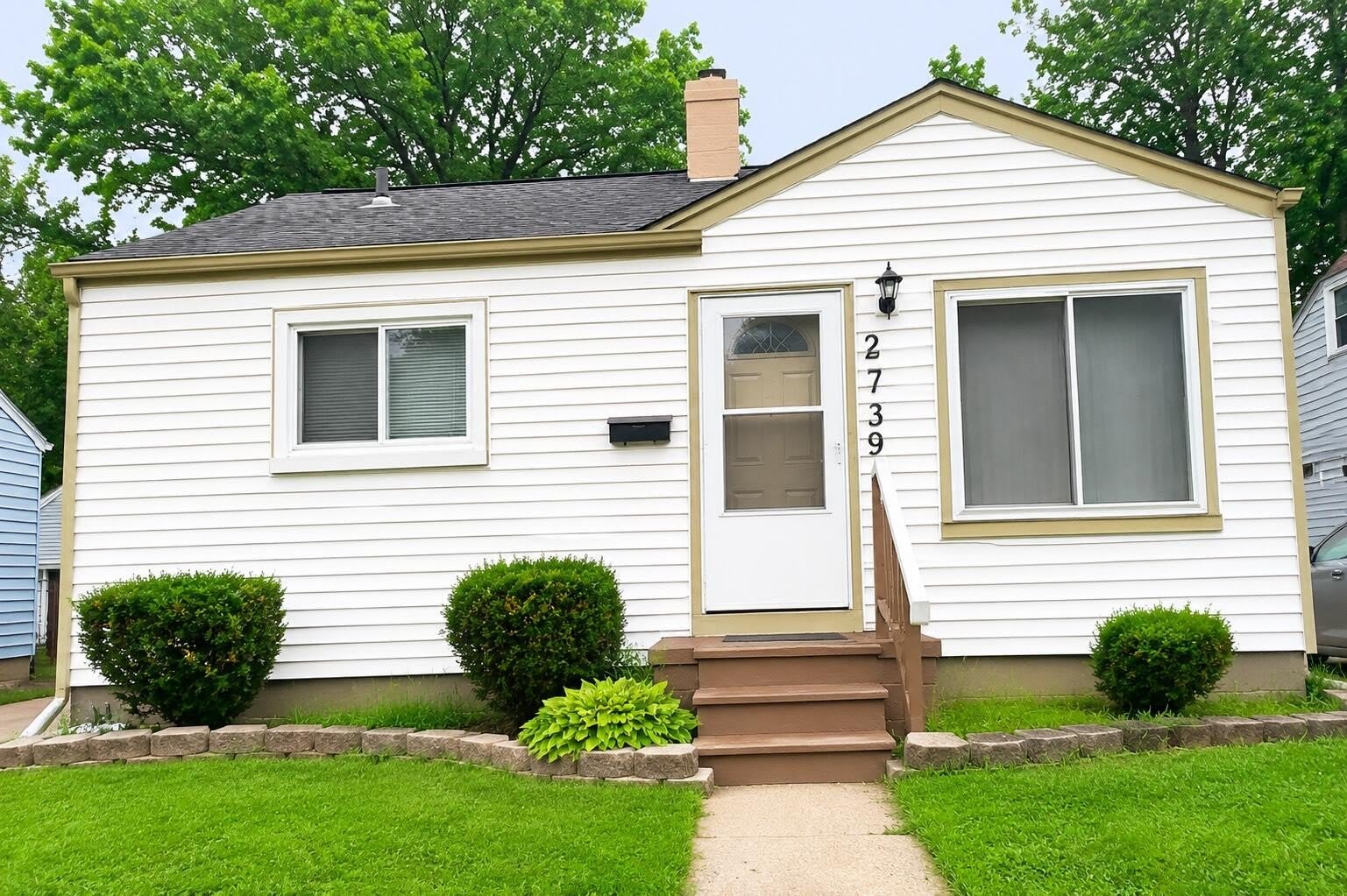 27392 Osmun Street – photo 1 of 11
