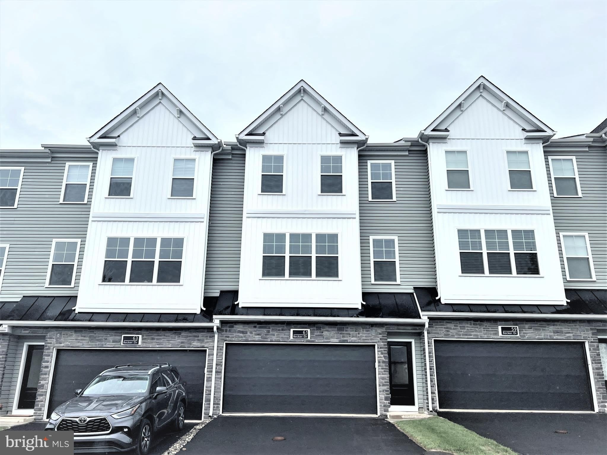 61 Becker Drive – photo 1 of 33