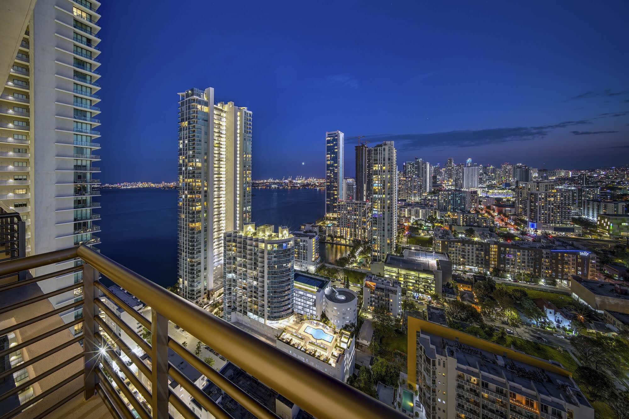 Metro Edgewater – photo 1