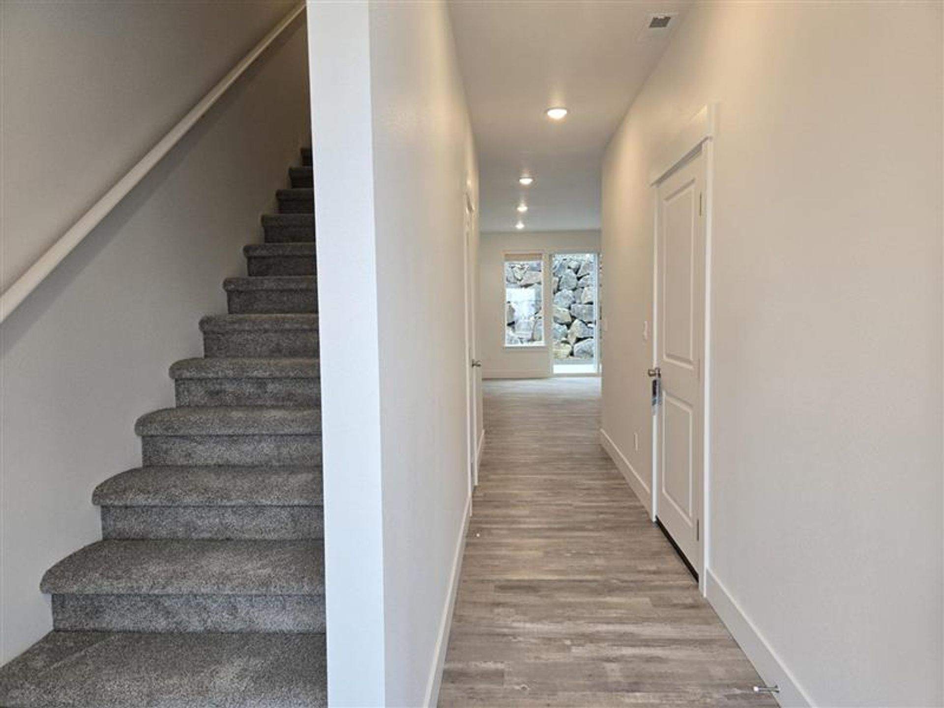 The Townes At Mill End 1 Month Free When You Sign A 15 Mo Lease Brand New Townhome In The Desirable Southridge Area – photo 1