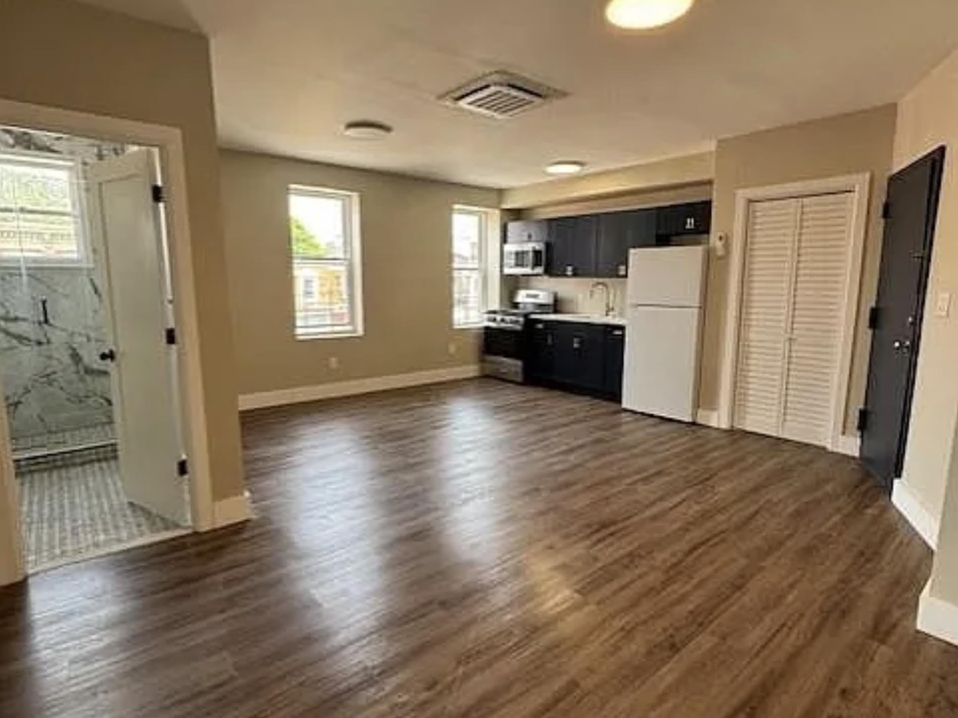 686 BERGEN AVE – photo 1