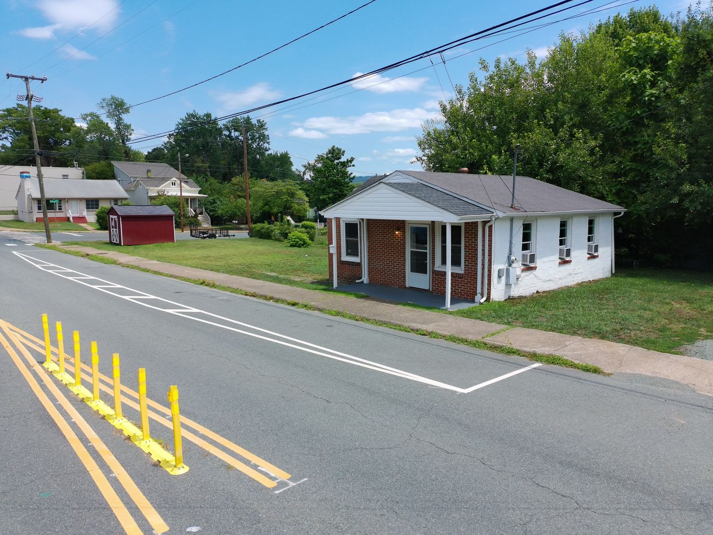 Newly Remodeled Cottage near downtown, walk to Kardinal Hall, Sticks & Health Food Store! – photo 1