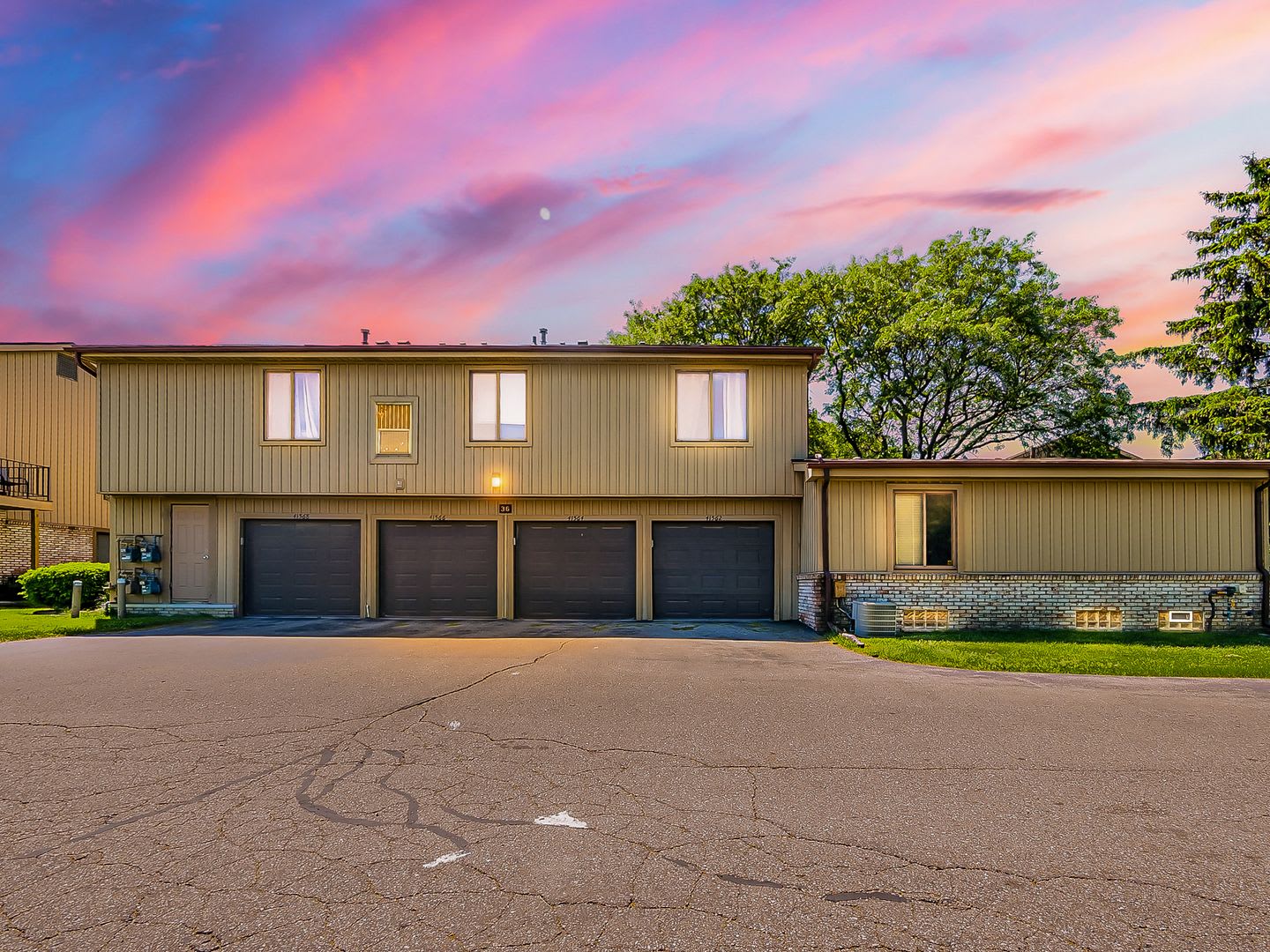 Coming Soon! Welcome to this charming 2-bedroom, 1.5-bathroom house located in Canton, MI. – photo 1