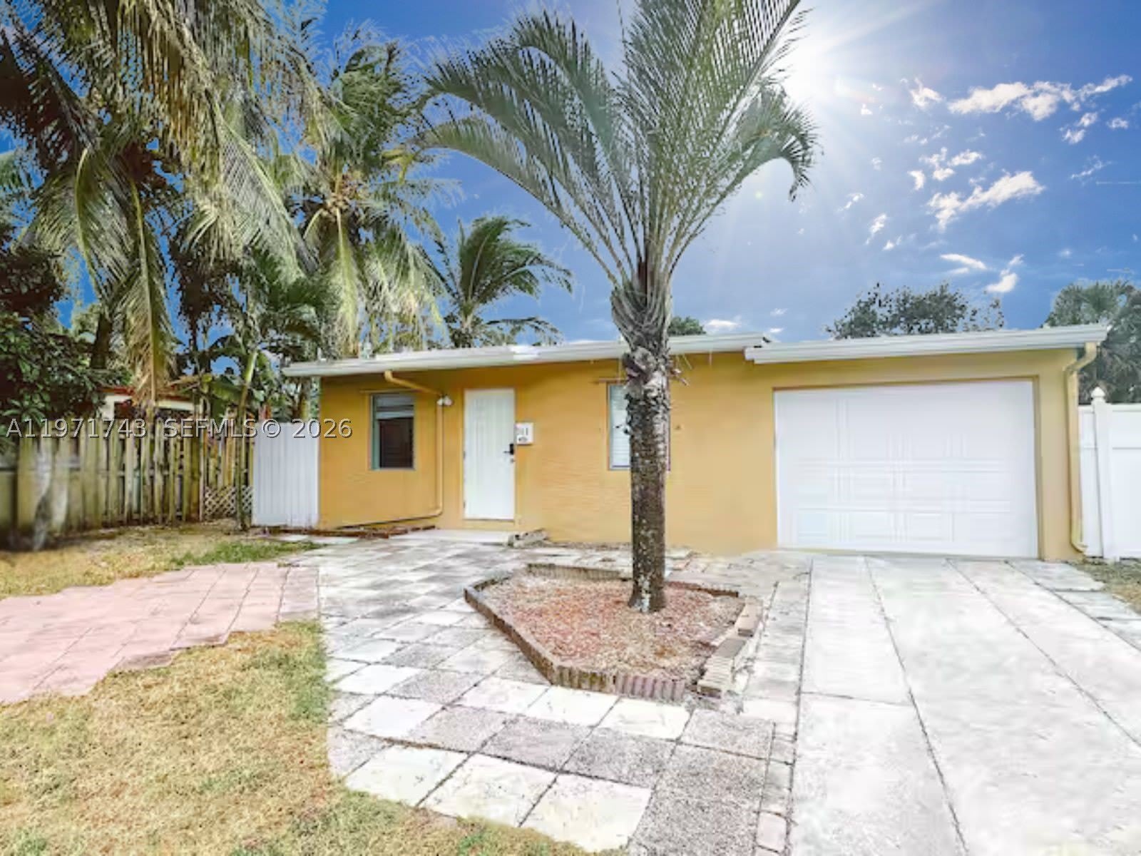 308 NE 8th Ct – photo 1