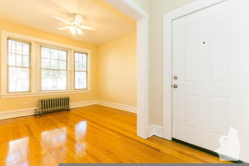 1607 West Berteau – photo 1