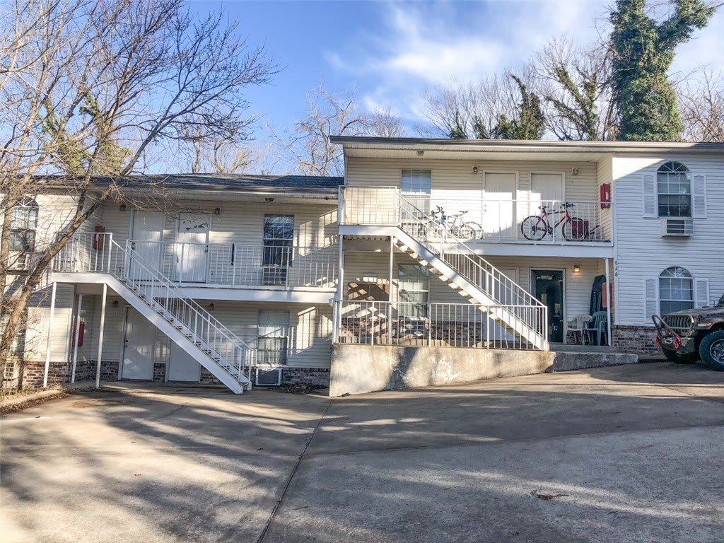 628 N Oakland Avenue – photo 1 of 12