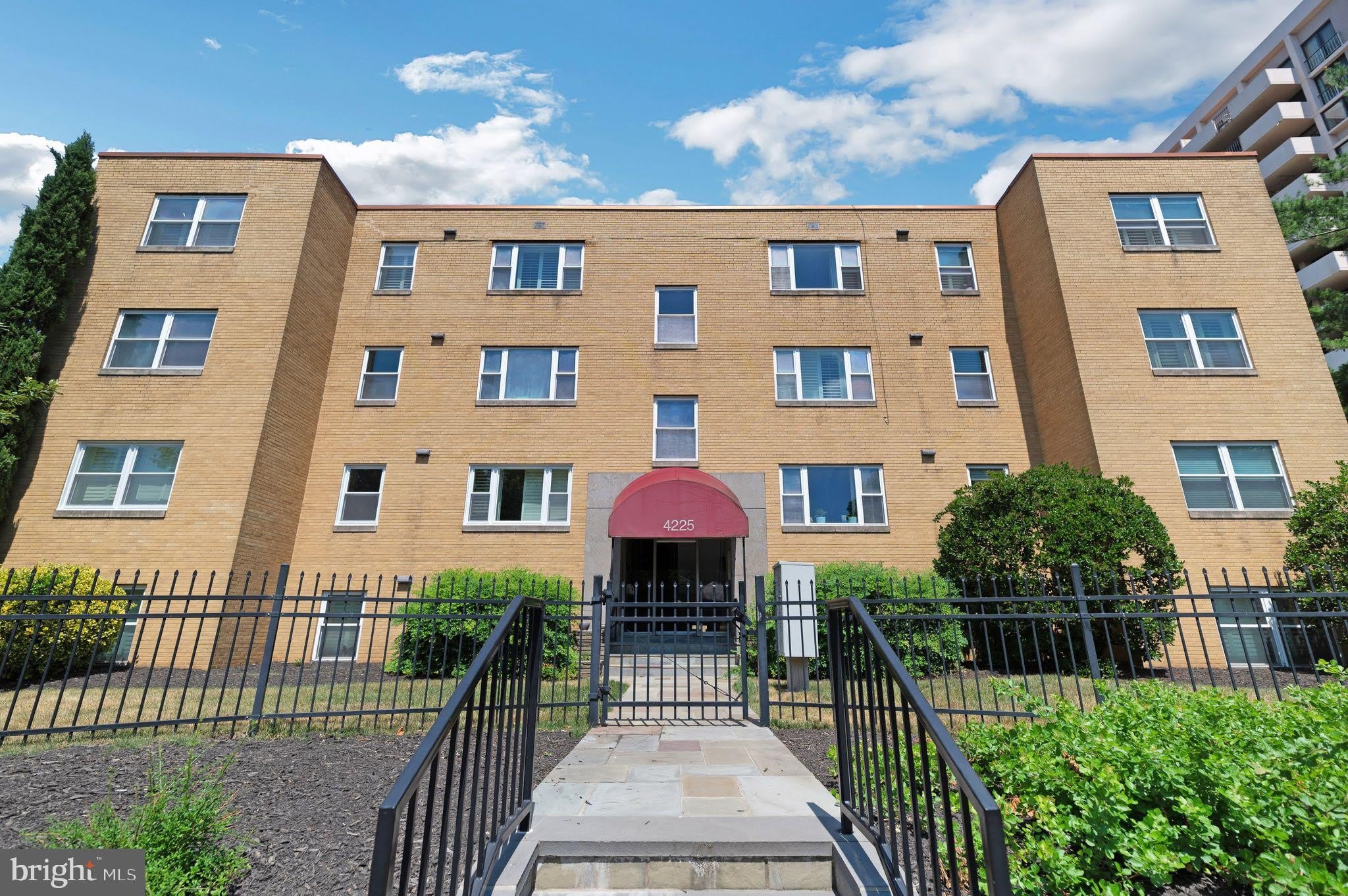 4225 N Henderson Road – photo 1