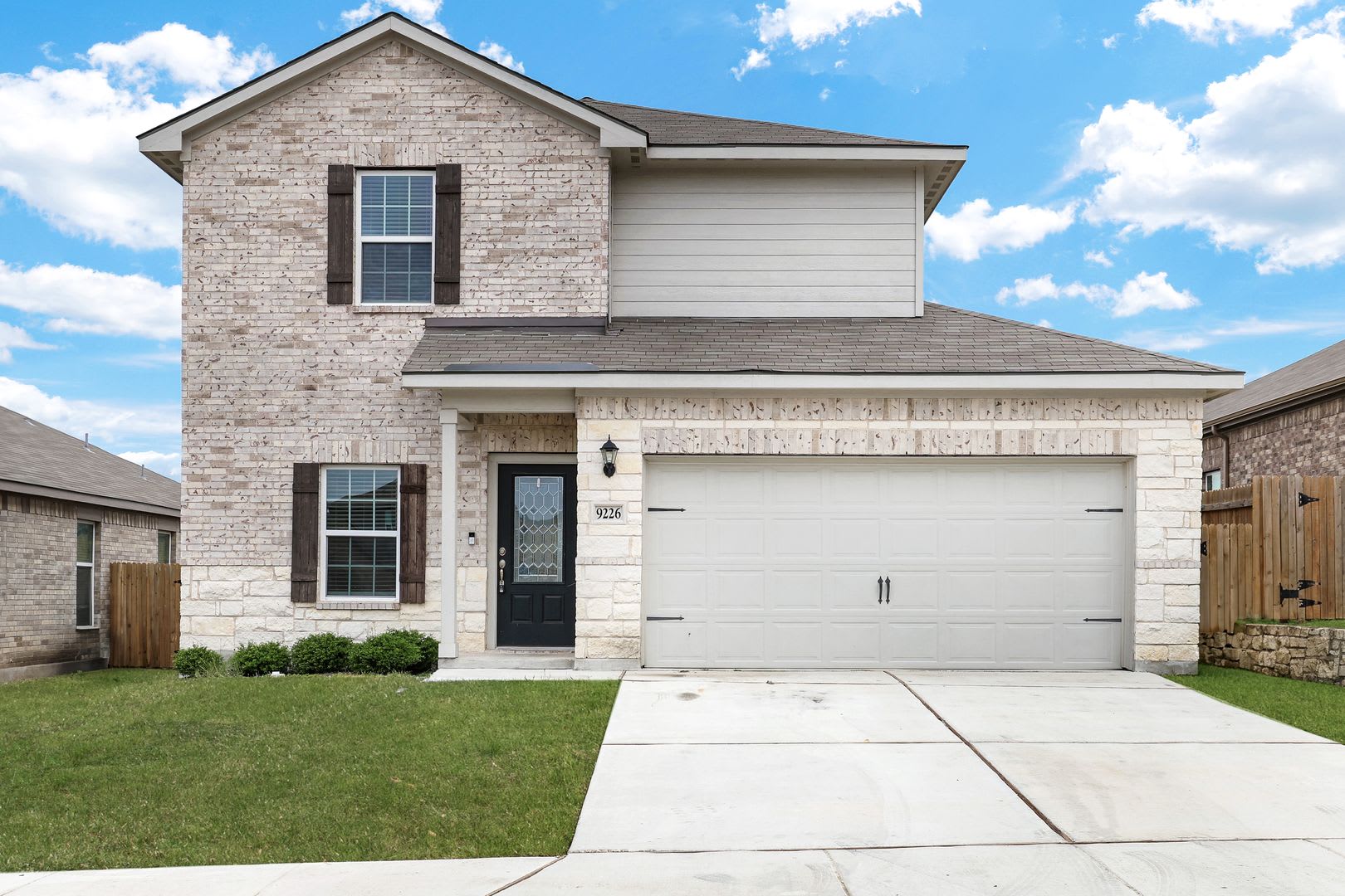 ***MOVE-IN SPECIAL: ONE WEEK FREE***Well-Planned Layout Close to Randolph AFB and 1604 – photo 1