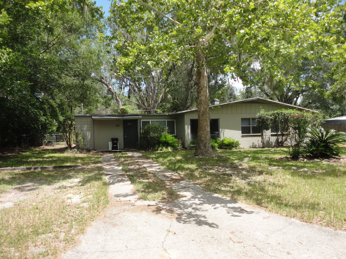 4 Bedroom/2 Bath located in Golf Club Manor – photo 1