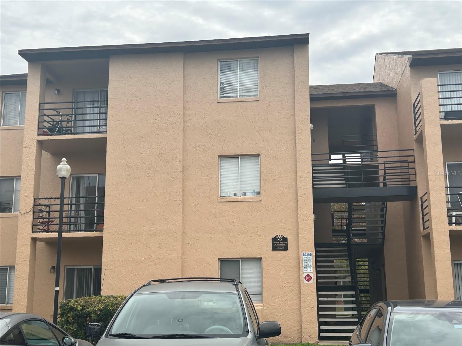 5225 VIA HACIENDA Circle – photo 1