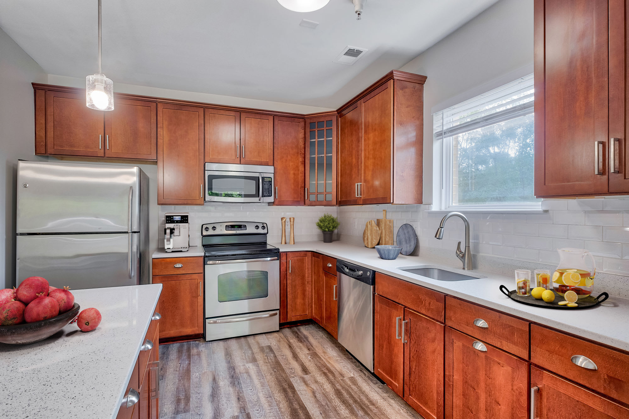 Spacious 5 Bedroom Home In Quiet Cul De Sac – photo 1 of 239