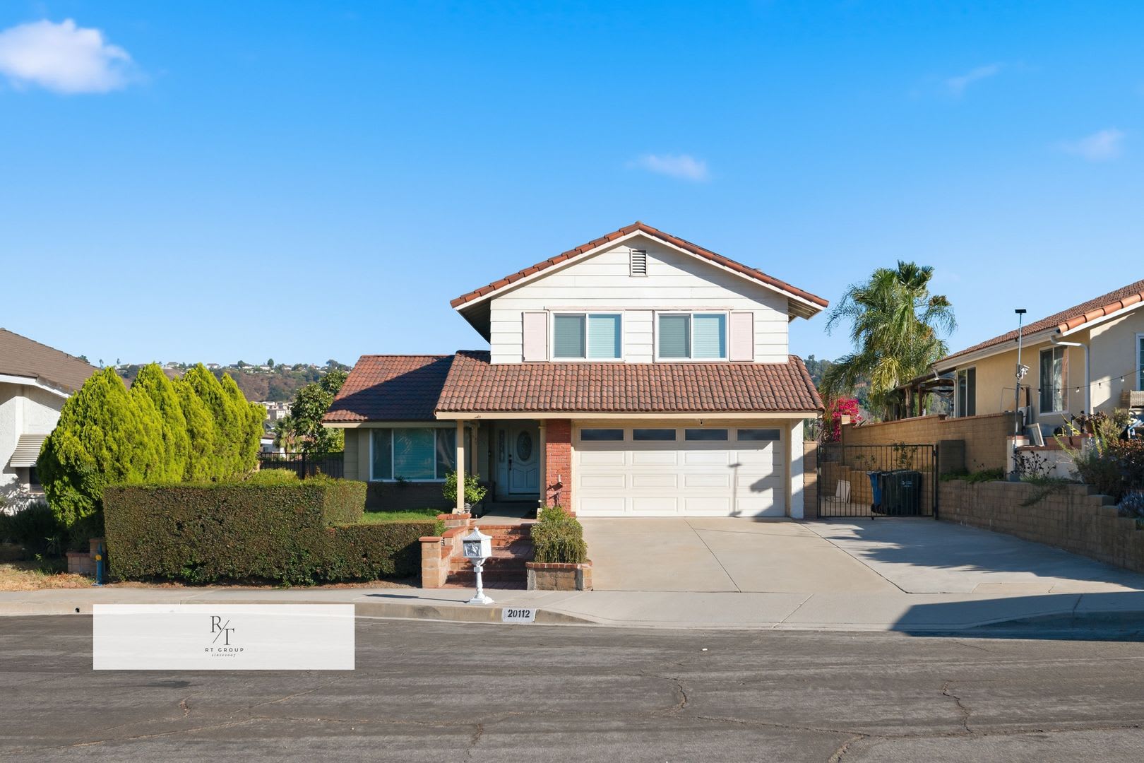 Beautiful Remodeled 4-Bedroom Home in a Golf Course Community! – photo 1 of 42