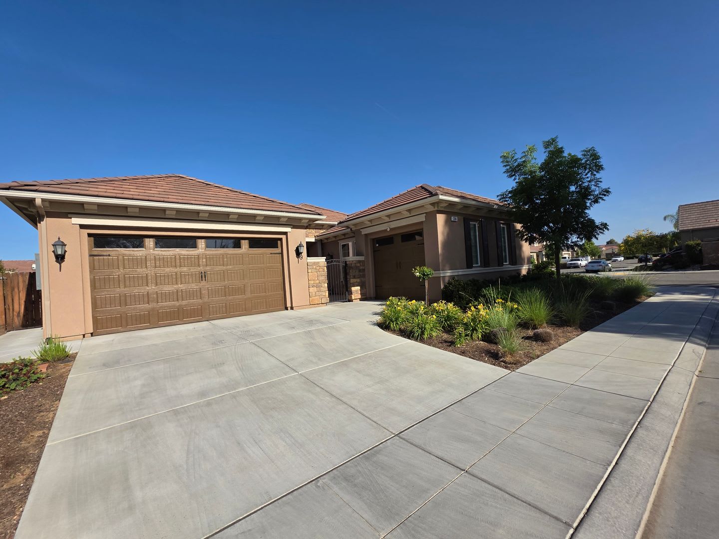 Gorgeous 4 Bedroom 3 Bath Home With A Pool And Solar In Clovis – photo 1 of 37