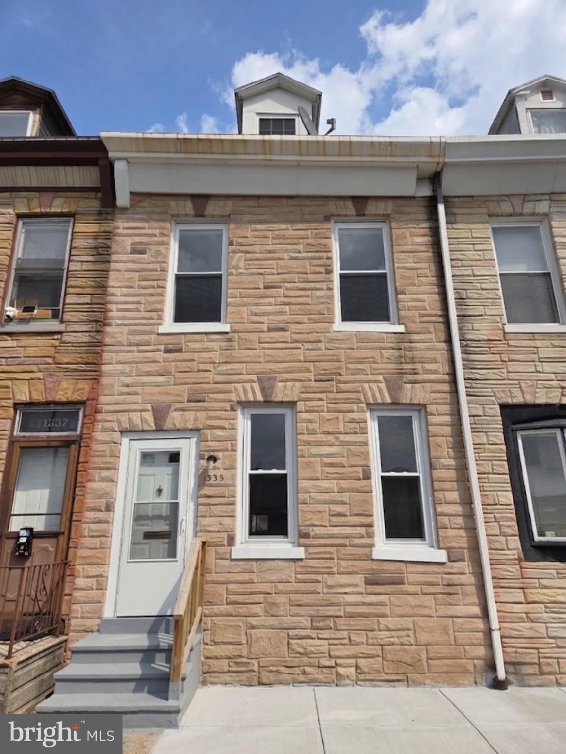 1335 MOSS Street – photo 1