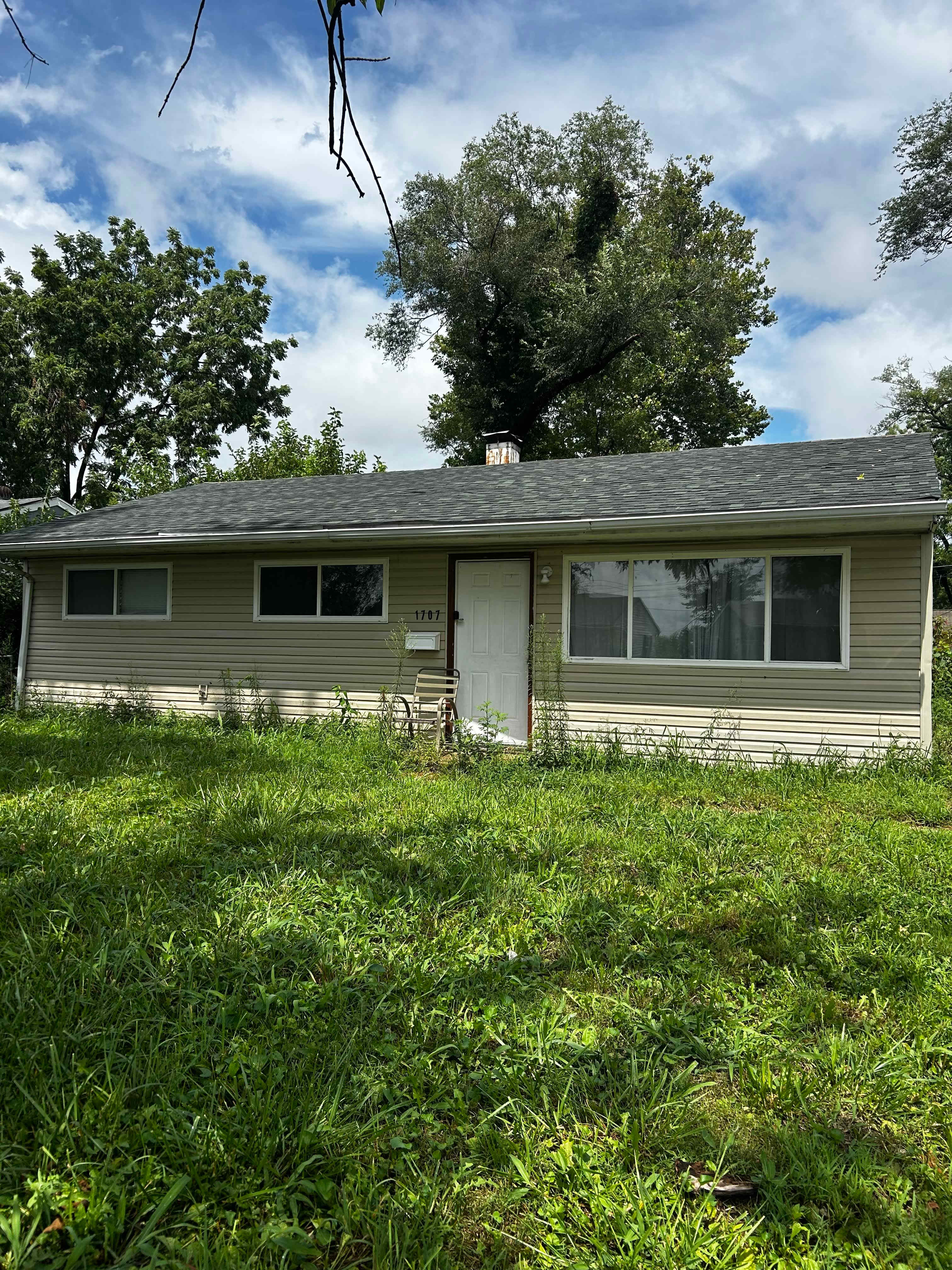 1707 Andrews Dr – photo 1 of 6