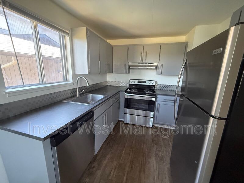 319 Ne 104 Avenue – photo 1 of 226