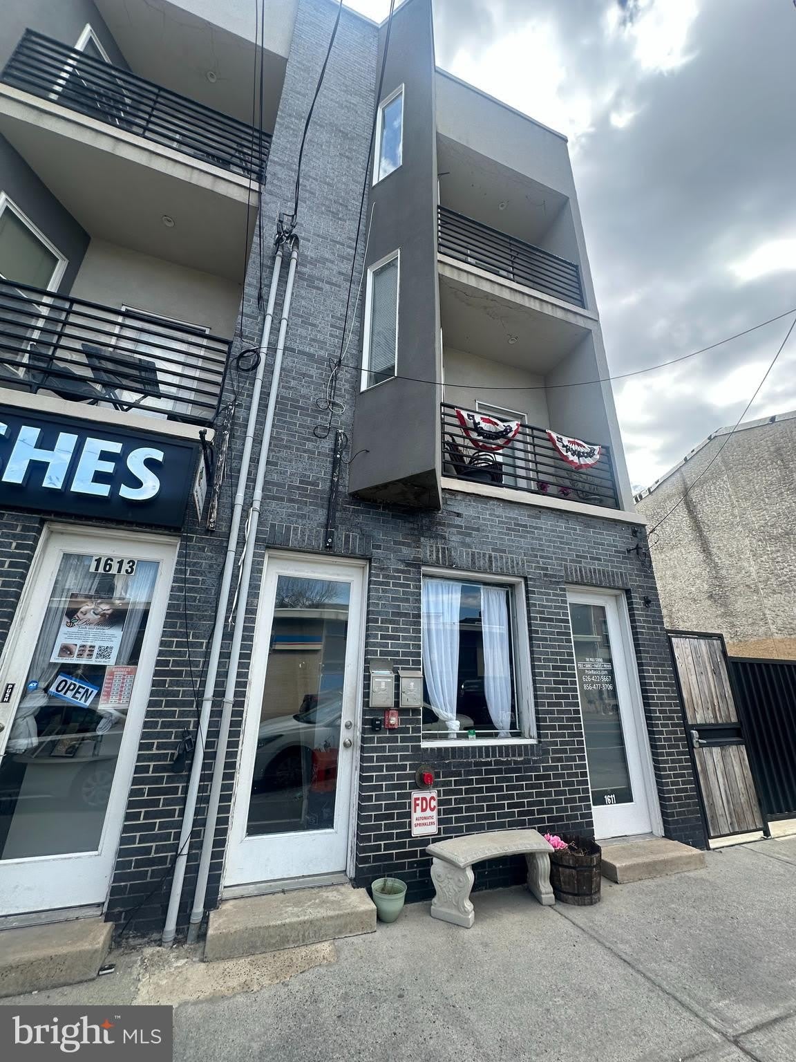 1611 FRANKFORD Avenue – photo 1