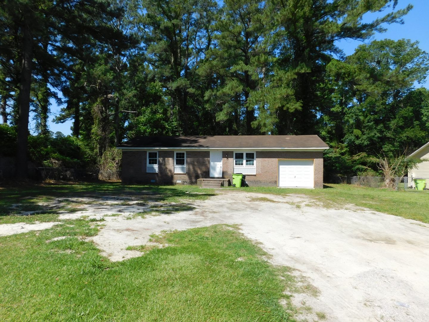 4004 Brandywine Drive conveniently located between Historic New Bern &amp; MCAS Cherry Point! – photo 1 of 21