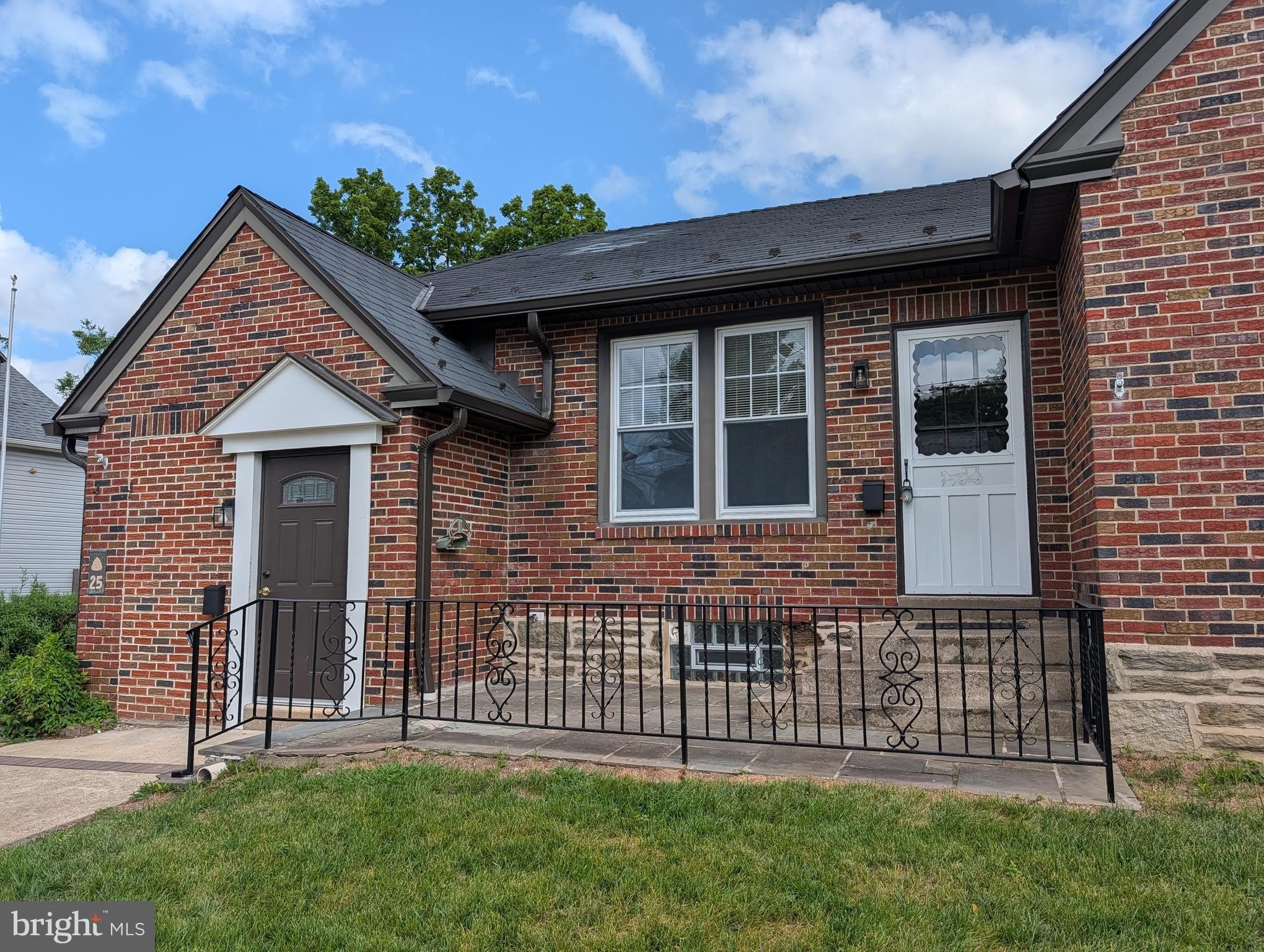 25 JONES Avenue – photo 1 of 13