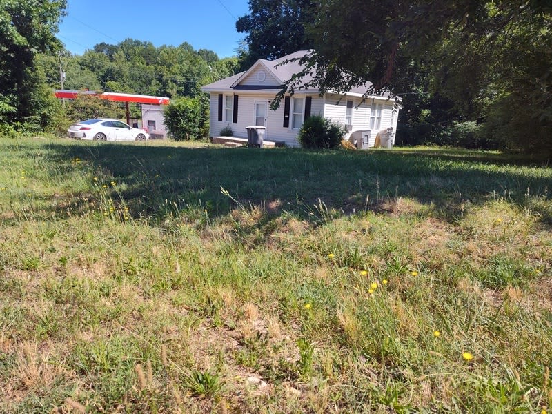 906 Oval St. – photo 1