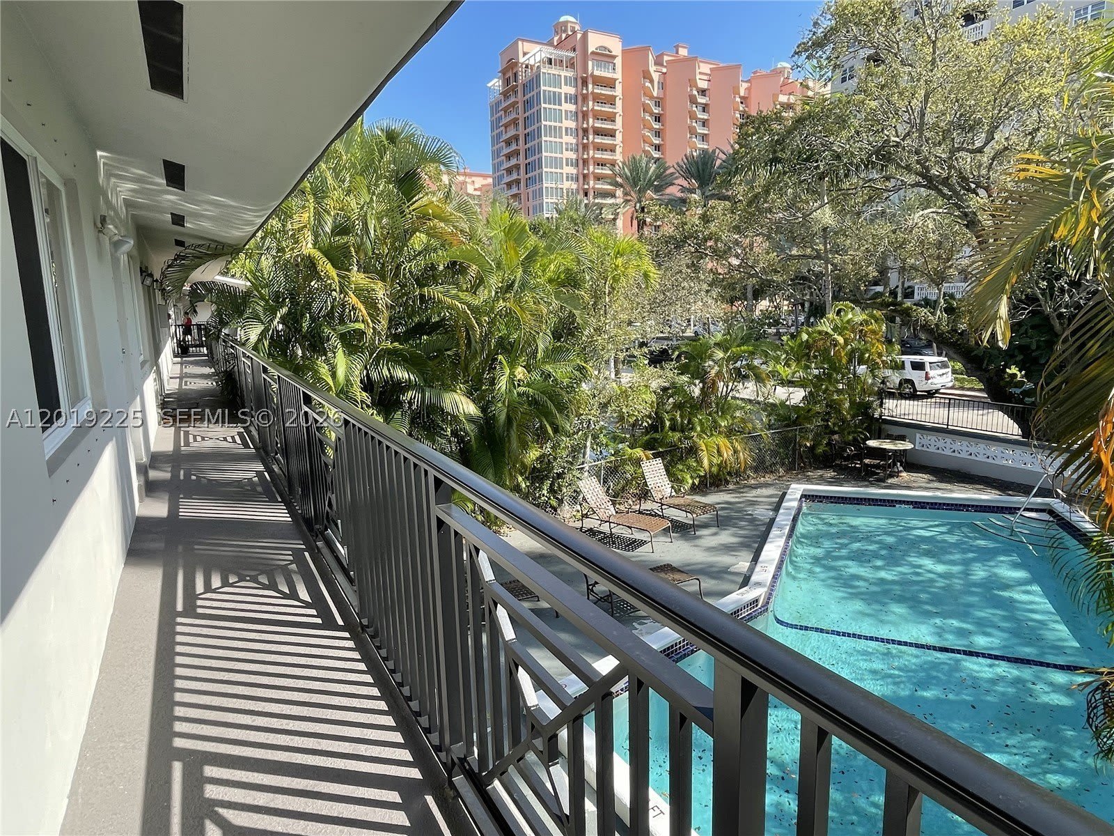 95 Edgewater Dr – photo 1