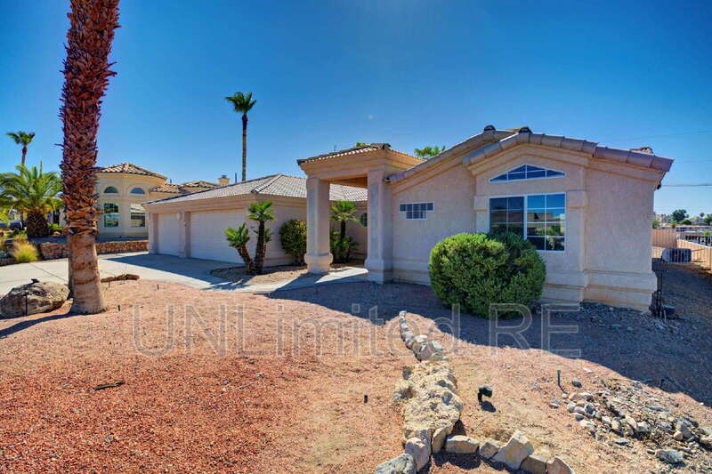 304 Acoma Blvd S – photo 1