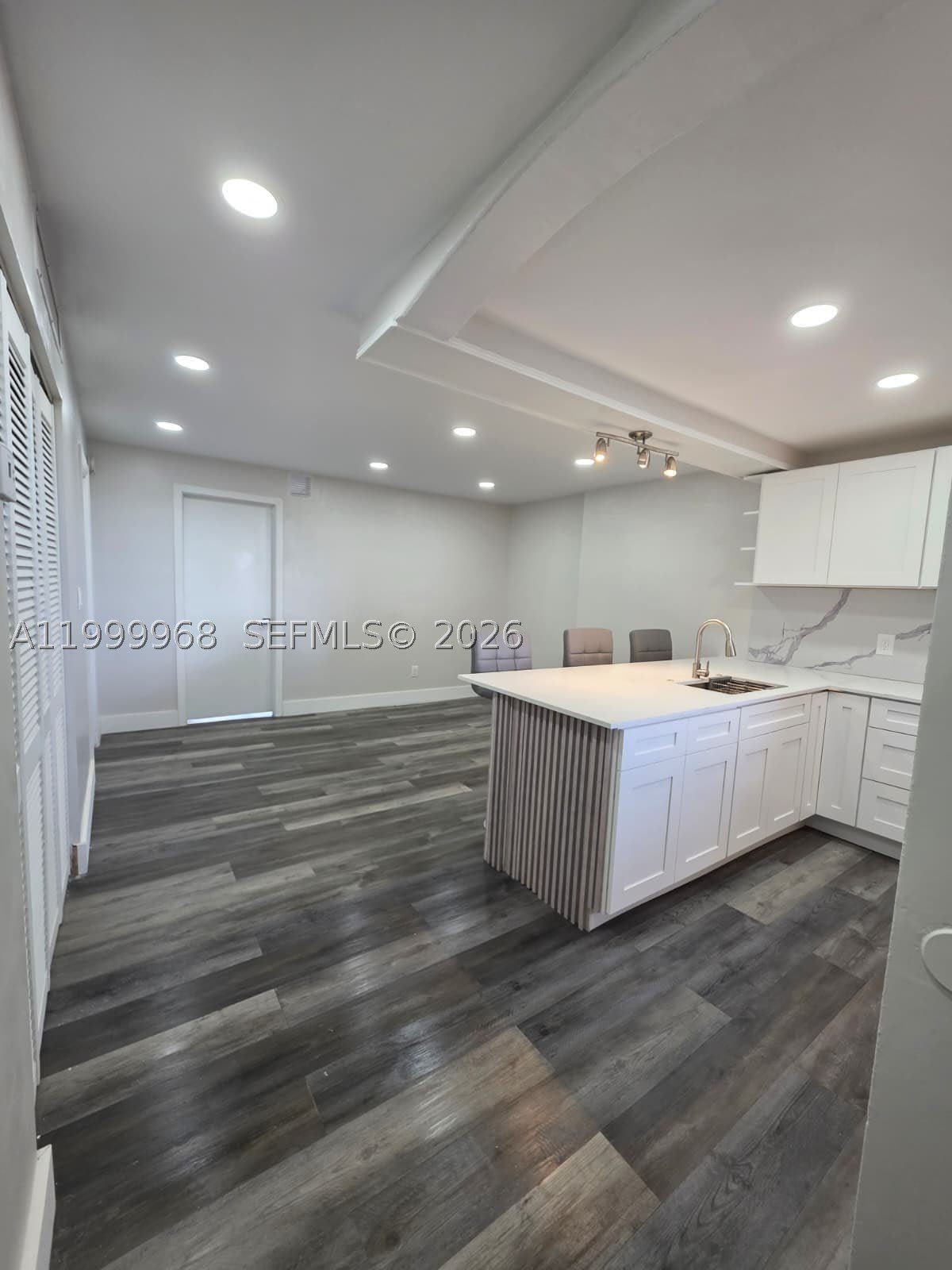 16400 NE 17th Ave – photo 1 of 11