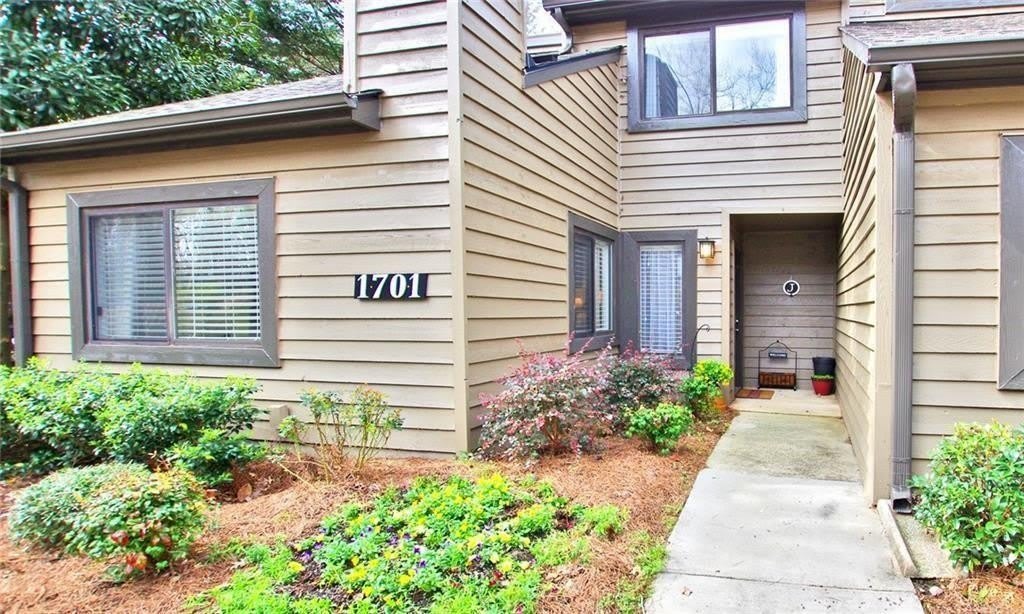 1701 Cedar Chase Lane NE – photo 1