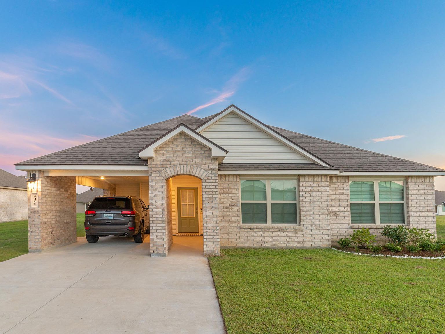5400 Greenridge Lane – photo 1 of 25