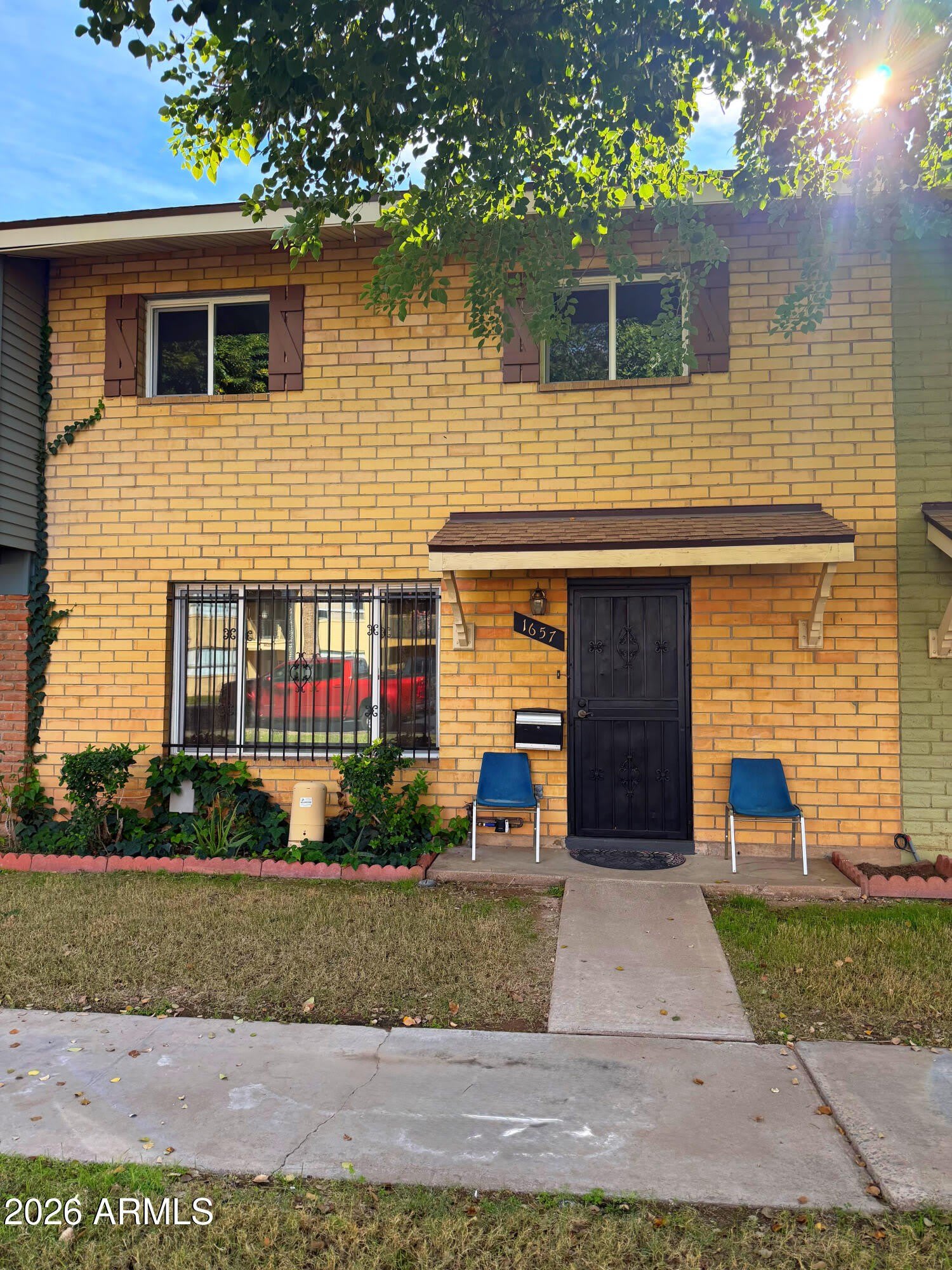 1657 W HAZELWOOD Street – photo 1