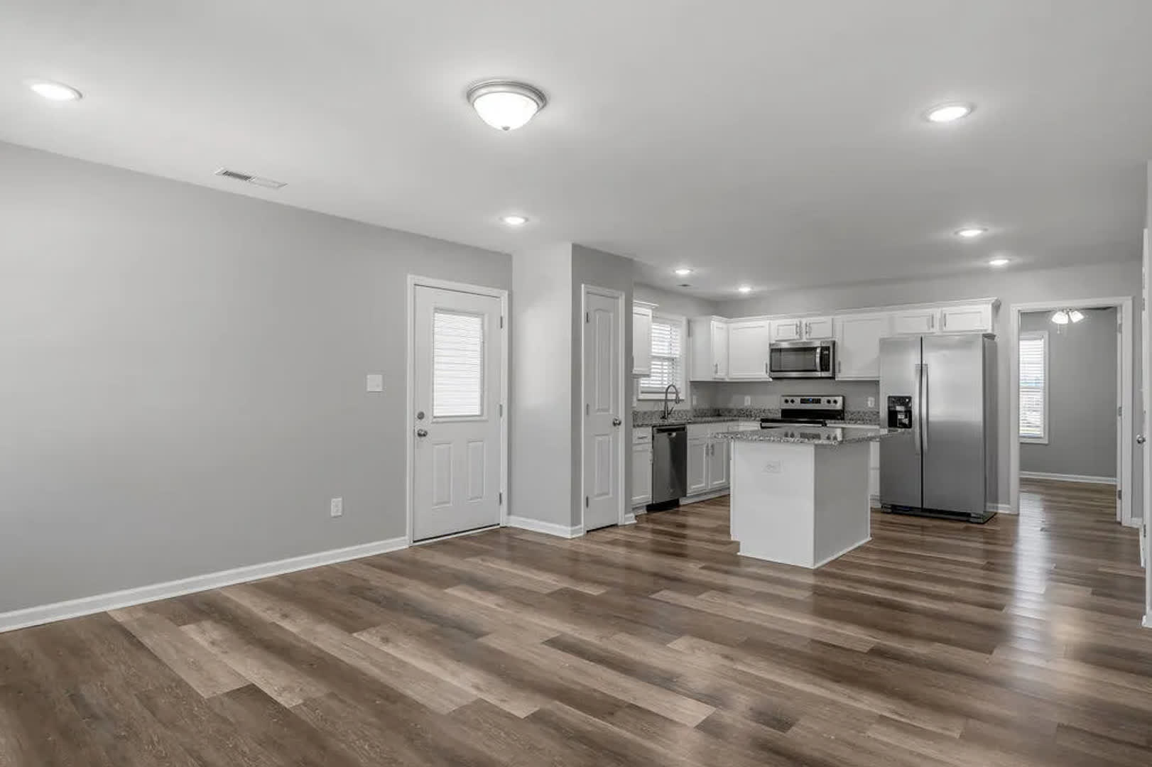 Spacious 3-Bed Home Coming Soon – Minutes from I-75 & Shopping! – photo 1