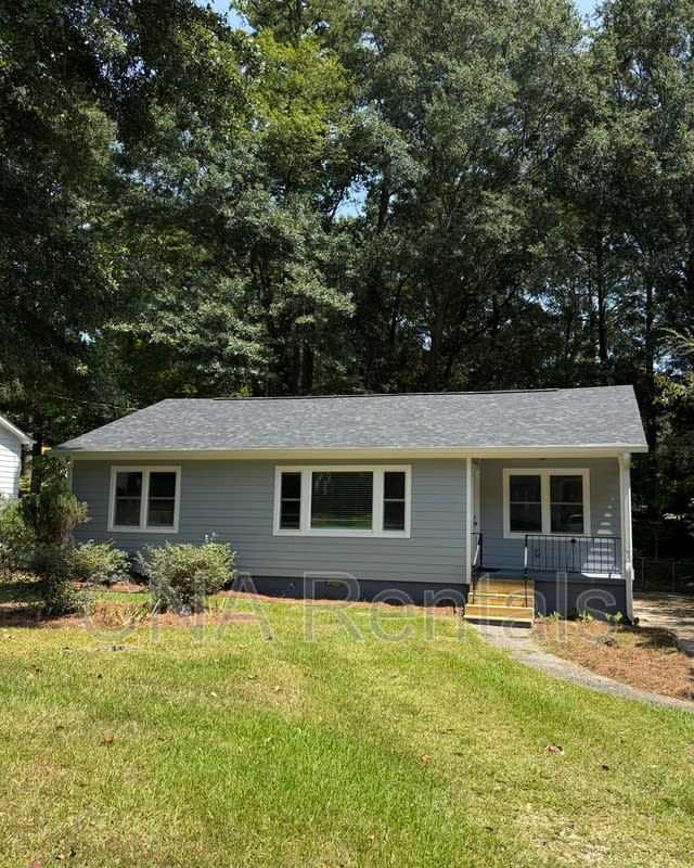 2047 Benson Ave SE – photo 1 of 14