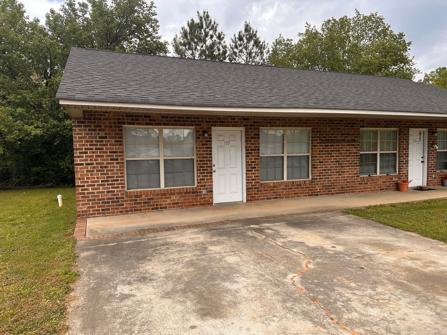 Charming 2-Bedroom Duplex for Lease in Anderson, SC – photo 1 of 13